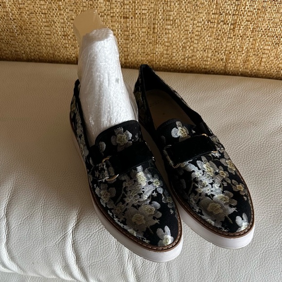 Zara Shoes made of shiny brocade with a pattern and white soles.Size 40 (fit 39) - Picture 7 of 13